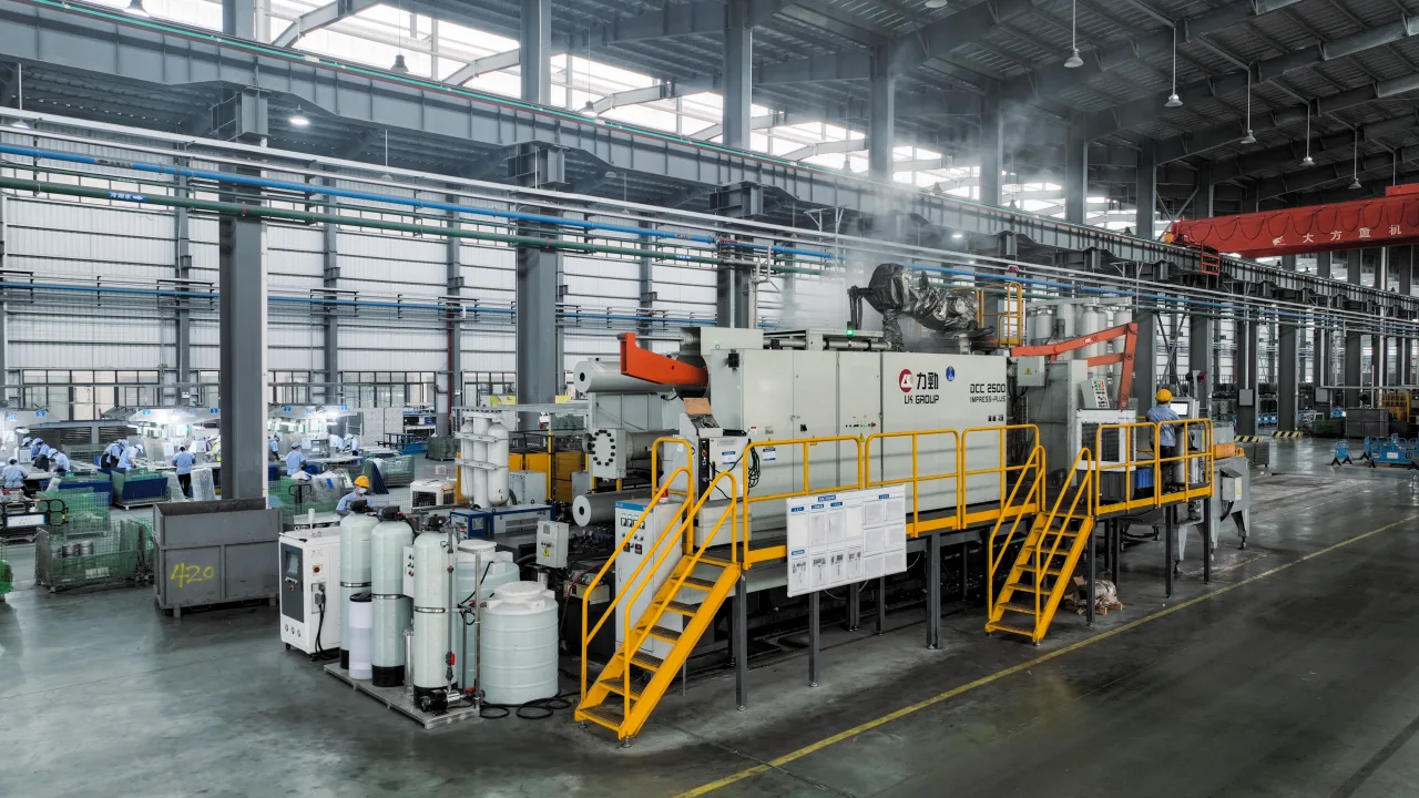 Die casting production cell used to manufacture metal components