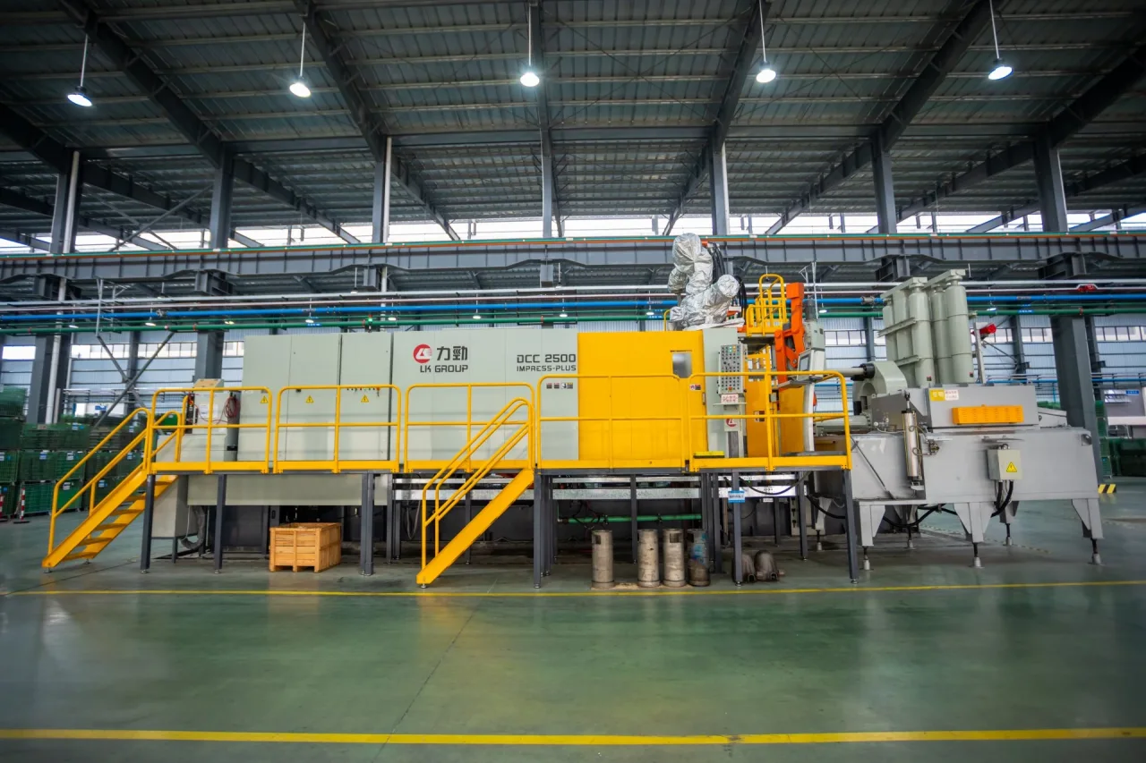 DC2500T cold-chamber die-casting machine photographed in the ZAODA manufacturing facility