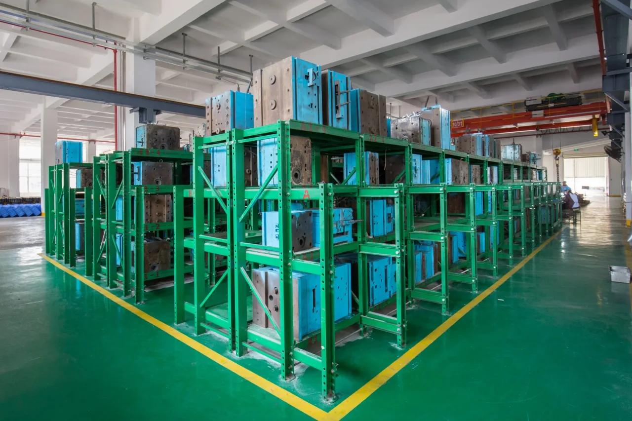 Die tooling in the manufacturing workshop